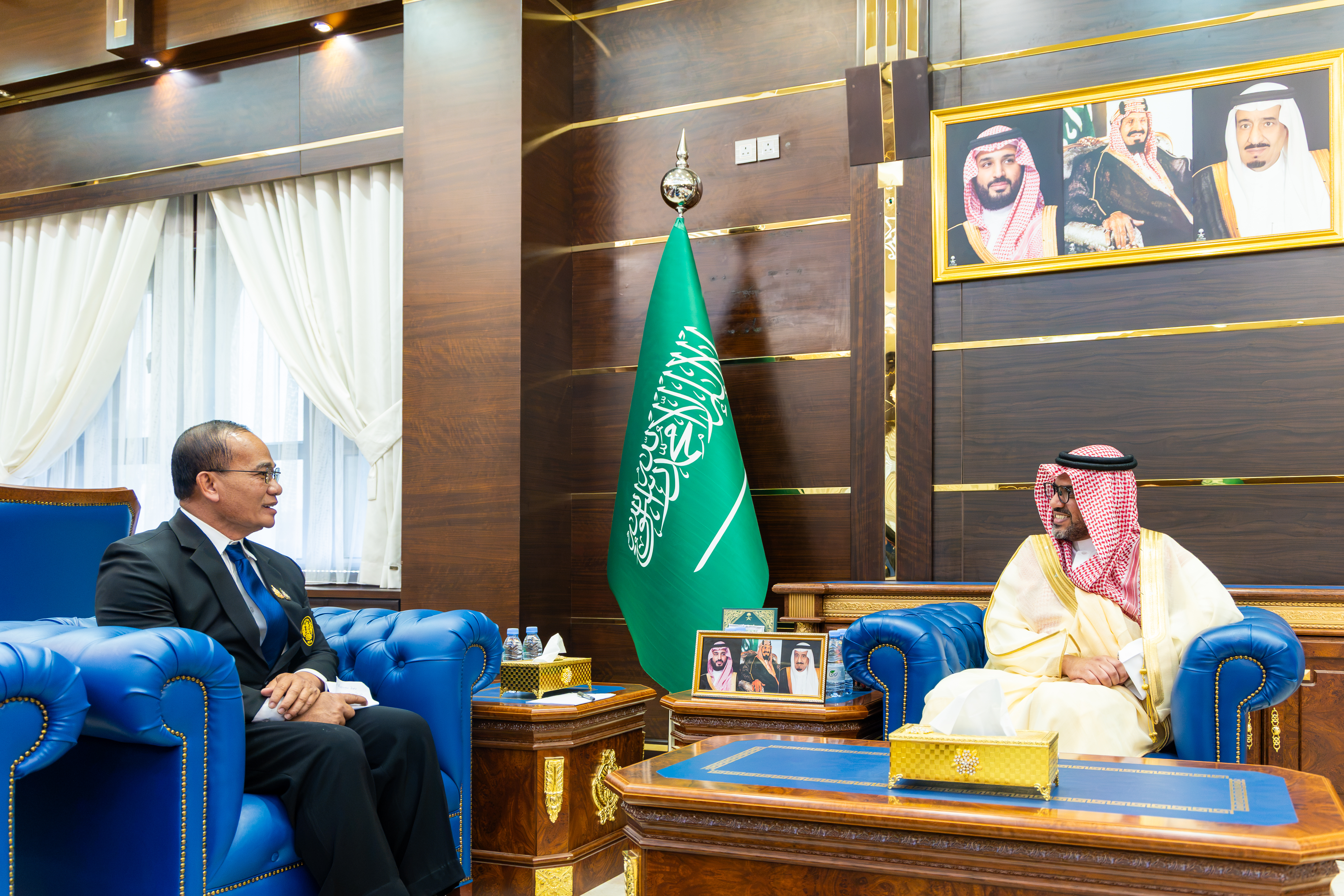 رئيس الجامعة الإسلامية يستقبل مستشار التكامل والتنمية بمركز إدارة محافظات الحدود الجنوبية بمملكة تايلاند
